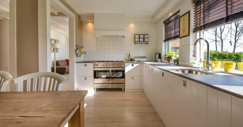 Rénover sa cuisine sans changer les meubles : la voie la plus rentable